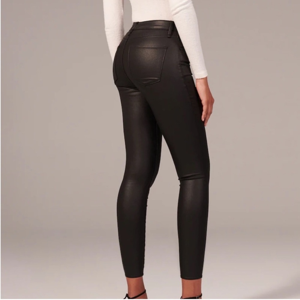 Abercrombie & Fitch Black High Rise Pants 6L